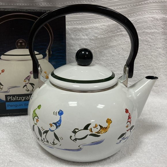 Pfaltzgraff retired hard to find penguin skate 2 qt tea kettle - Picture 2 of 6